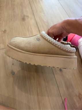 UGGS